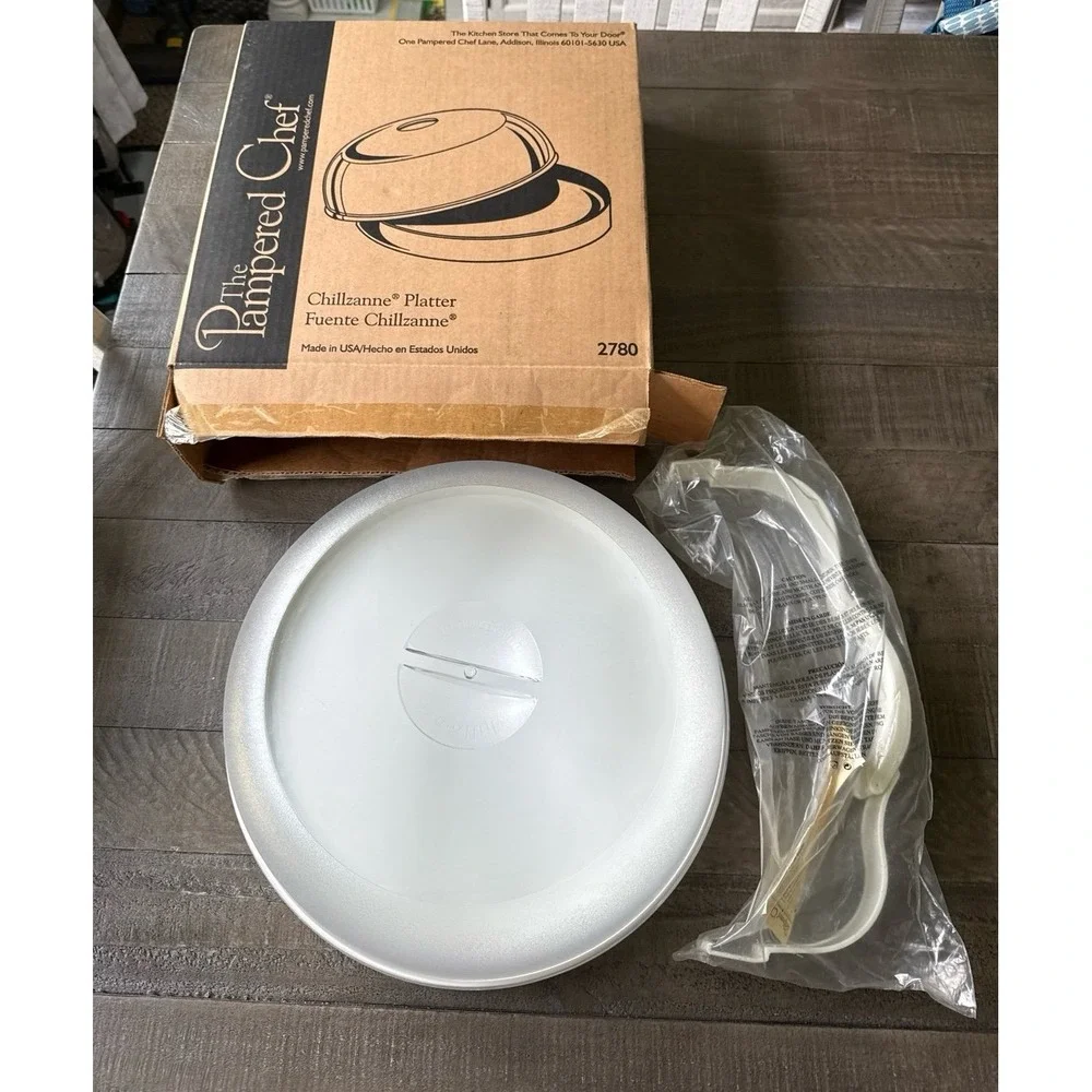 Pampered Chef #2780 Large Chillzanne Platter Domed Lid w/ Handle Original Box